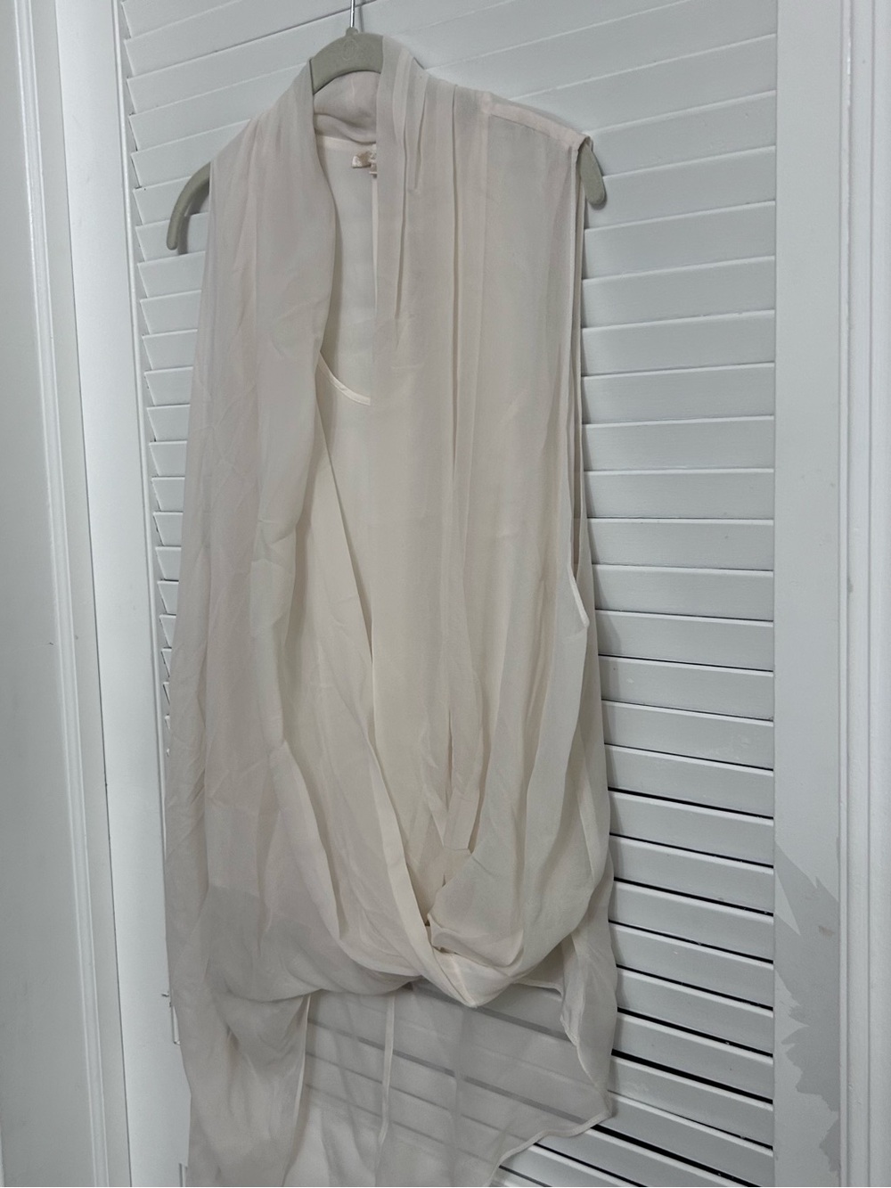 🥃MAKE OFFER🥃 Gold Hawk Ivory Silk Draped Sleeveless Blouse Asymmetric MED - Picture 3 of 8